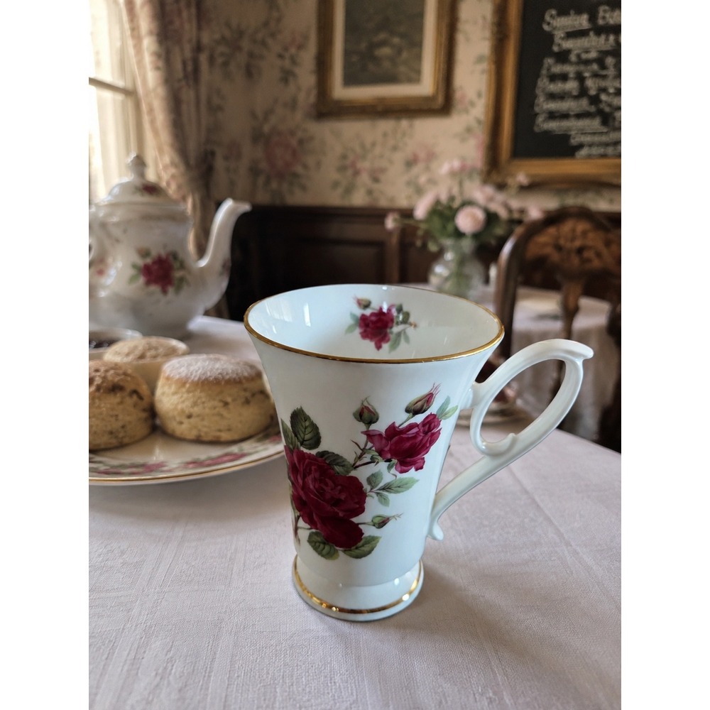 Royal Patrician Red Rose Fine Bone China Mug Gold Trim Made in England Footed